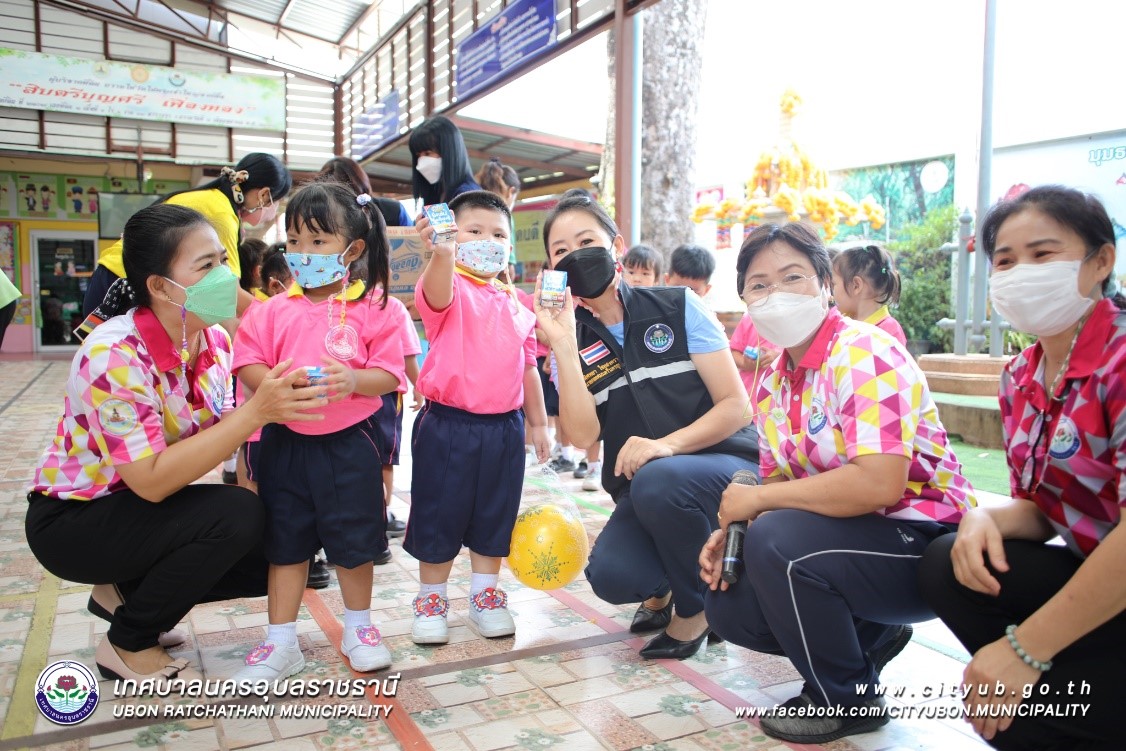 นางสาวพิศทยา ไชยสงคราม นายกเทศมนตรีนครอุบลราชธานี ส่งต่อความสุข เนื่องในวันดื่มนมโลก